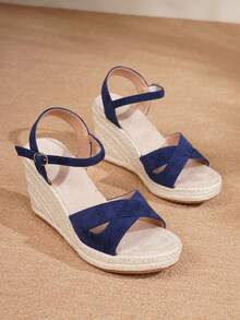 女式扣带度假风黑色厚底坡跟凉鞋，春夏