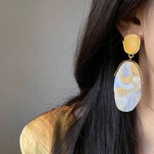 1pair Large Asymmetrical Resin Inlaid Alloy Pendant Earrings For Women, European And American Retro Exaggerated Versatile Party Street Style Jewelry, Gift For Girls - Multicolor - View 3