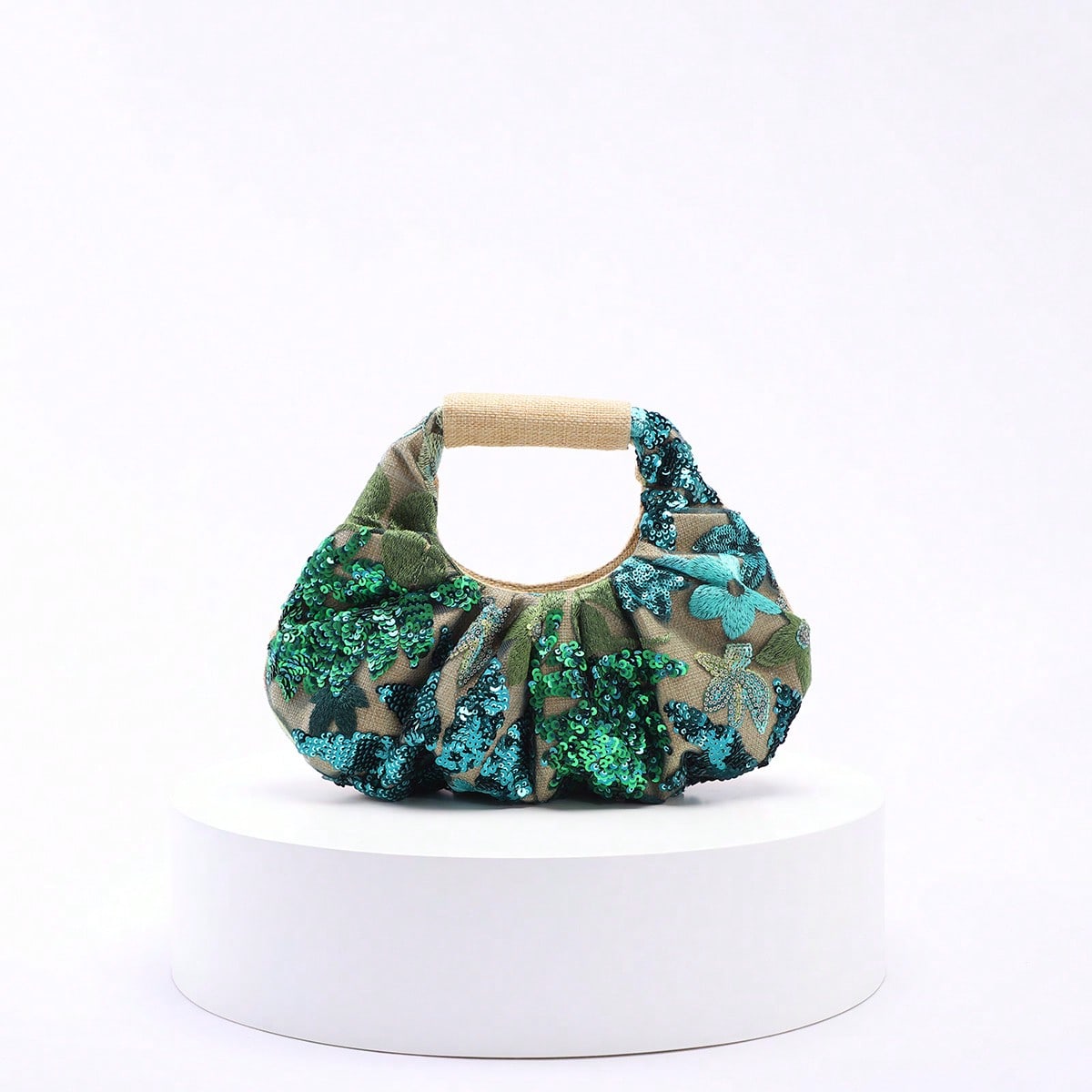 Pieza Bolso de lino plisado con diseño de nube bordado de flores, contraste de malla y lentejuelas de colores, estilo de moda para playa y vacaciones