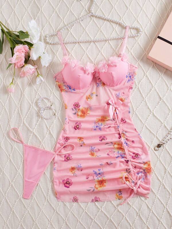 Lingerie sexy, robe érotique rose romantique à lanières, design sexy et charmant, stimulant une imagination et une passion infinies, dégageant une atmosphère romantique