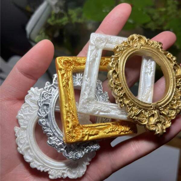 1 Set Mini Cornici Retrò Stile Europeo/Decorazione a Parete Specchio/Decorazione Casa in Resina Dorata e Argentata Retrò/Senza Alimentazione Elettrica/Perfettamente Adatto per Decorazione di Casa delle Bambole, Accessori per Soggiorno e Camera da Letto