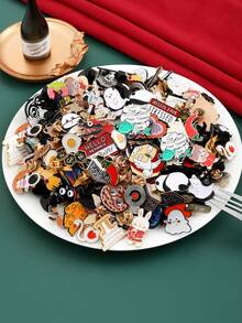 15/30/50/100 件混合风格胸针套装（无重复款式），金属合金别针和徽章，各种工艺品、款式、颜色、图案，包括可爱的卡通人物惊喜设计，数量越多种类越多，用于衣服、包包、鞋子的装饰，非常适合收藏，学生奖励或小礼物学校万圣节万圣节配饰教师节珠宝服装配饰包饰办公室配饰圣诞节 - 彩色 - 查看 4