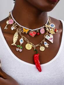 Collar de perlas falsas hechas a mano con encantos de mariposa con lazo de cereza, collar con Charm de pez, collares con múltiples encantos de cruz, ojo malvado y chili (los colores y formas tienen aleatoriedad)