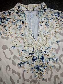 女士优雅长款阿巴亚连衣裙，珍珠缀饰花卉印花，常规剪裁，长袖，四季皆宜的编织纹理杰拉比亚，185g/M² - 奢华中东时尚 - 杏色 - 查看 4