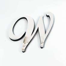 Pegatinas decorativas de espejo acrílico tridimensional de 20 cm, con contorno de letras cursivas dinámicas de tres colores: oro / plata / negro. Diseño autoadhesivo y extraíble para crear fácilmente una escena destacada de fiesta de cumpleaños: collage "Feliz cumpleaños" en el espejo de la pared trasera. Decoración de pared, decoración de habitación, espejo de pared, espejo para habitación, decoración del hogar, decoración del baño, decoración de la sala de estar