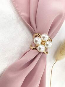 4PCS Elegant Pearl Floral Scarf Ring Clip Camellia Flower Scarf Buckle For Women Scarf Ring Buckle Women Fashion Metal Shawl Clip Buckle Lady Girls Decoration Accessories - Gold - View 2