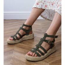 Green Espadrille Sandals On A Low Platform - Green - View 2
