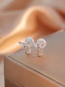 1 Par de pendientes de mariposa de cobre con circonita, de alta calidad y brillo, sin necesidad de perforación, adecuados para uso diario y como regalo festivo