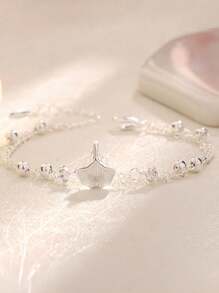 Armband aus Sterling Silber mit eingearbeiteten Strass-Ginkgoblättern, kleines apricot-farbenes Glücksarmband als Doppelschicht Perlenarmband, Mori Stil Blätter künstlerischer Stil und elegante Frauen