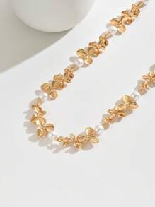 1pc Adjustable Golden Three-Petal Floral Necklace, Delicate Jewelry Design, Versatile For Elegant Daily Wear, Beach Trip, Party, A Great Gift