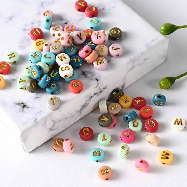 200 pièces Perles de lettres de couleurs aléatoires pour accessoires de bijoux DIY