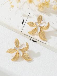 1 Pair Elegant & Charming White Enamel Layered Asymmetrical Floral Stud Earrings, Suitable For Vacation, Casual, Date, Party Wear