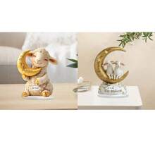 1 pièce de décoration acrylique plate 2D très belle, représentant un agneau mignon thématique de l'Aïd al-Adha avec son dos contre la lune croissante. Convient pour la décoration de la maison, de la chambre à coucher, du salon, de la table de salle à manger, du bureau, du jardin extérieur, pour la célébration de l'Aïd al-Adha, etc.