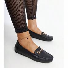 Scarpe mocassino nere semplici di moda da donna con fibbia decorativa