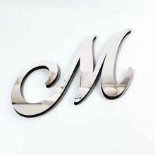 Pegatinas decorativas de espejo acrílico tridimensional de 20 cm, con contorno de letras cursivas dinámicas de tres colores: oro / plata / negro. Diseño autoadhesivo y extraíble para crear fácilmente una escena destacada de fiesta de cumpleaños: collage "Feliz cumpleaños" en el espejo de la pared trasera. Decoración de pared, decoración de habitación, espejo de pared, espejo para habitación, decoración del hogar, decoración del baño, decoración de la sala de estar