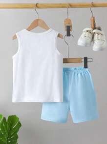 Set de 2 piezas de camiseta de punto con cuello redondo y estampado de letras, y shorts casuales, versátiles y cómodos para niños