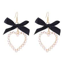 2 pares de brincos de pérola com laço fofo e coração, brincos de qualidade de nicho da moda para mulheres