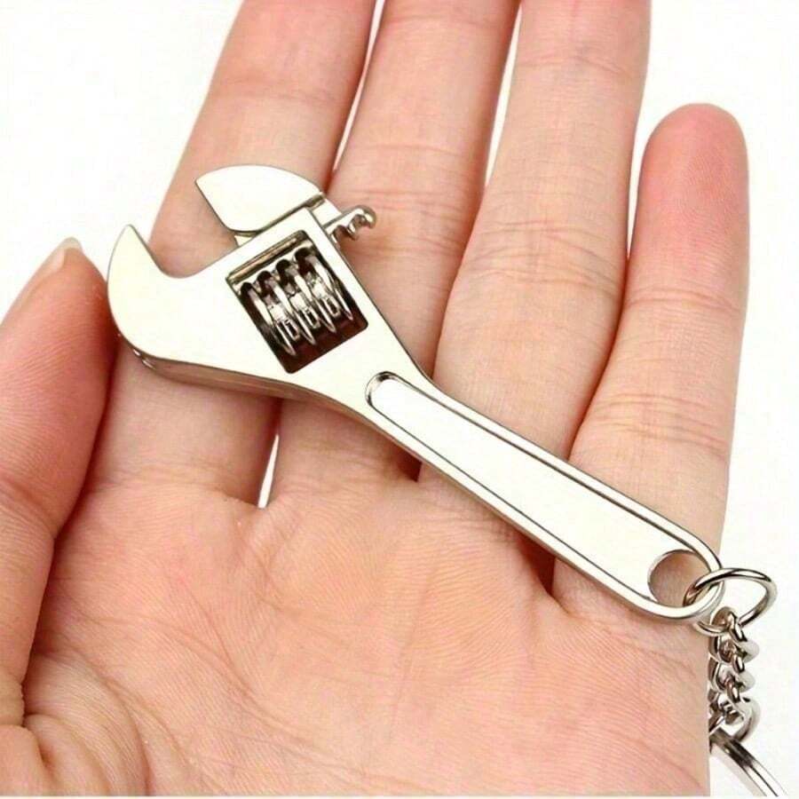 IZROLO Vintage Wrench Keychain - Alloy Car Keychain For Men, Portable Tool-Themed Pendant Gift