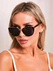 1 Peça Óculos Grandes de Gato Femininos, Armação Dourada de Plástico, Óculos da Moda, Óculos de Fotografia de Rua da Moda, Design Personalizado, Moda e Versátil, Sem Formato de Rosto Delicado, Moda Diária, Para Usar Óculos, Óculos para Uso Externo, Óculos para Dirigir, Fotografia de Rua, Óculos para Desfile de Moda, Óculos de Praia de Verão