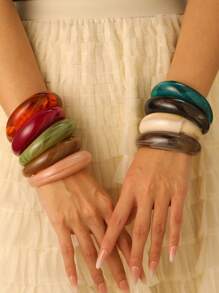 1 Stück elegantes und einzigartiges mehrfarbiges offenes Armband für Frauen, modischer Schmuckzubehör mit asymmetrischer welliger Linie und Farbverlauf aus Harz, hervorragend für den täglichen Gebrauch, am Strand, zum Reisen und als Geschenk