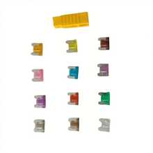 120 pezzi in confezione, 20 pezzi per ognuna delle 6 misure di fusibili piccoli da 5/10/15/20/25/30 AMP + fermaglio per fusibile giallo