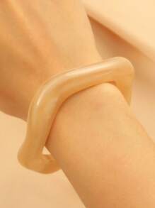 1 Stück elegantes und einzigartiges mehrfarbiges offenes Armband für Frauen, modischer Schmuckzubehör mit asymmetrischer welliger Linie und Farbverlauf aus Harz, hervorragend für den täglichen Gebrauch, am Strand, zum Reisen und als Geschenk