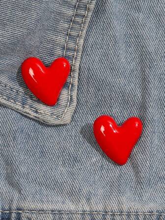 2pcs/Set Bright Red Heart Shaped Brooch - Classic Minimalist Style, Durable Resin Material, Suitable For Decorating Girls' Bags And Shoes
