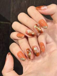 一套10片椭圆形日本金箔全覆盖手工可穿戴美甲套装，采用独特工艺，展现大胆时尚。适合派对、舞会和日常佩戴。附赠美甲工具套装，是送给女士和女孩的绝佳礼物。按压式美甲用品