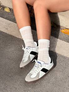 DareSee 新款高品质女士时尚休闲复古运动鞋，双色奢华平底运动鞋，白色学生情侣鞋，鞋子，圣诞节、感恩节、新年、音乐节、Y2K 节、返校季、秋季、圣诞节、冬季圣诞节礼物的完美之选 - 白色 - 查看 4