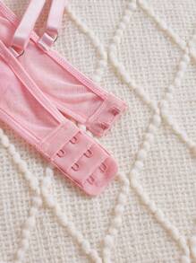Lingerie sexy, robe érotique rose romantique à lanières, design sexy et charmant, stimulant une imagination et une passion infinies, dégageant une atmosphère romantique