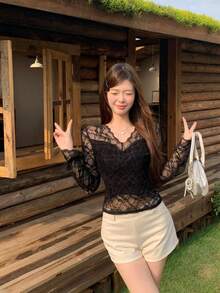 2025新款春季蕾丝V领长袖T恤打底衫女款黑色 - 黑色 - 查看 6