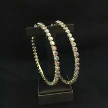 1 对 4 厘米 - 10 厘米白色水晶圆形耳环，金色 - AB 金黃色 - 查看 5