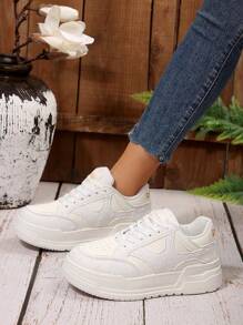 2025 Spring New Women's White Thick Sole Skateboard Shoes, Fashion Distressed Style Versatile Breathable Casual Sneakers, Ins Vibe
