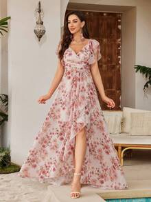 Vestido de dama de honor de gasa con estampado floral digital, cuello en V y mangas con volantes (patrón de flor cortado al azar) - Color caoba - Ver 1