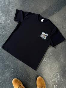 Camiseta de cuello redondo de manga corta casual para hombre, 1 pieza, 100% algodón de 220g, impresión digital por ambos lados con diseño temático de baloncesto "Campeones del torneo de la NCAA de 1993 Tar Heels UNC" - Negro - Ver 2
