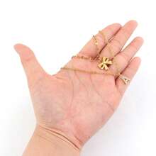 2件套经典金色字母蝴蝶结吊坠唇链颈链不锈钢多层链项链，女士款 - 金黃色微鑲字母 - 查看 3