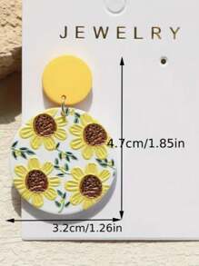 Un paio di orecchini pendenti a forma di girasole, gioielli estivi rotondi, un regalo per le signore, per il compleanno di un'amica, per la stagione di laurea e per la stagione di rientro a scuola