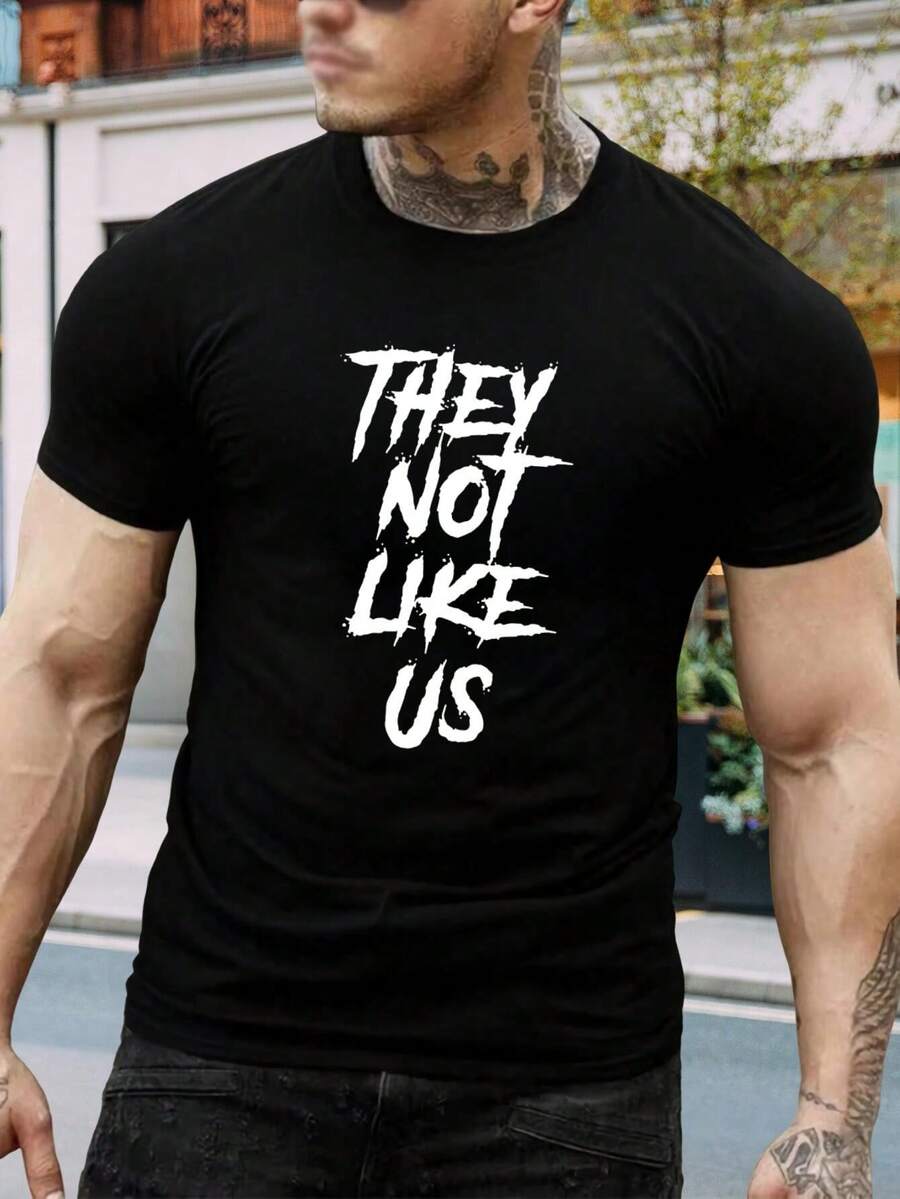 Camiseta gráfica 'They Not Like Us' de moda, negra de algodón para hombre y mujer - Estilo informal, hip hop, streetwear de verano - Negro - Ver 1