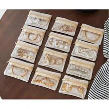 便携式珠宝袋，可容纳耳环、戒指、手链、旅行珠宝收纳袋，缎面材质，高品质，抗氧化，小巧紧凑，适合户外旅行和商务旅行，防尘防潮，适合女性收纳整理器旅行必需品，返校宿舍收纳 - 米色 - 查看 2