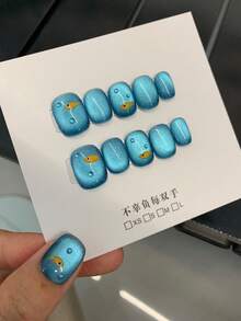 10 件手工制作的全覆盖短圆形假指甲，夏日清凉小鱼泡泡设计，可爱的蓝色玻璃珠猫眼指甲，神秘梦幻的海洋蓝，幸福诱发指甲贴纸，可重复使用的手工指甲，适合女性和女孩日常使用和派对，长按指甲（随机包装卡）美甲用品美甲