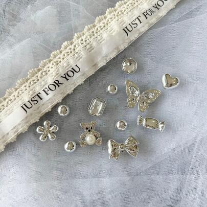 12 pingentes decorativos para sapatos DIY em formato de estrela, borboleta dourada brilhante, urso de pérola, material leve não metálico, moda Y2K versátil e fofa para homens e mulheres, adequada para sandálias de EVA, chinelos, decoração de sapatos removível, presente de Natal