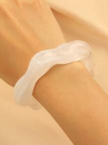 1 Stück elegantes und einzigartiges mehrfarbiges offenes Armband für Frauen, modischer Schmuckzubehör mit asymmetrischer welliger Linie und Farbverlauf aus Harz, hervorragend für den täglichen Gebrauch, am Strand, zum Reisen und als Geschenk