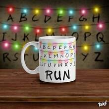 Stranger Run Mug - 彩色 - 查看 2