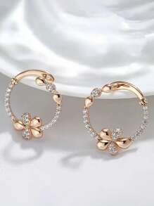1 par de elegantes y estilosos pendientes de aro con diseño floral, enchapados en oro de 18k con circonitas cúbicas incrustadas, un exquisito accesorio brillante adecuado para uso diario de la mujer, ceremonias de boda y regalos conmemorativos