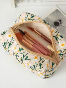 1 PC Beige Embroidered Clutch In Bulk Make Up Bag Pads Bag, Fashionable And Casual Large Capacity Portable Zipper Makeup Bags, Travel And Vacation Essentials Cosmetic Bags For Sanitary Napkins, Pouch Pads, Wired Earphones, Earpods, Headphones, Charger, Lipsticks, Cosmetics, Perfume, Skin Care And Beauty Products, Home Decor, School Girls, Keys, Holiday Gifts Bag, Room Decor, Bags,Makeup Pouch,Cosmetic Bag,Travel Essential,Large Capacity,Large Makeup Bag,Christmas Gifts,Pouch,Travel,Gifts For Women Travel Essential,Pouch,Clutch / Small Handbag, Makeup Organizer,Makeup Organize,Pouch,Brush Holder,Mini Pouch,Large Capacity Pouch,Gifts For Women,Christmas Gifts,Gift Ideas For Women