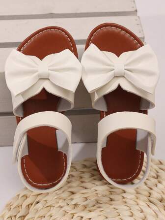 1 Pair Plus Size Fashion Versatile Girl Sandals With Pearl And Rhinestone Bowknot Decor, Cute Flat Shoes, Round Toe, Suitable For Daily Wear, Dance, Outdoor, Sequin Decor Closed Toe Princess Shoes, Spring And Autumn