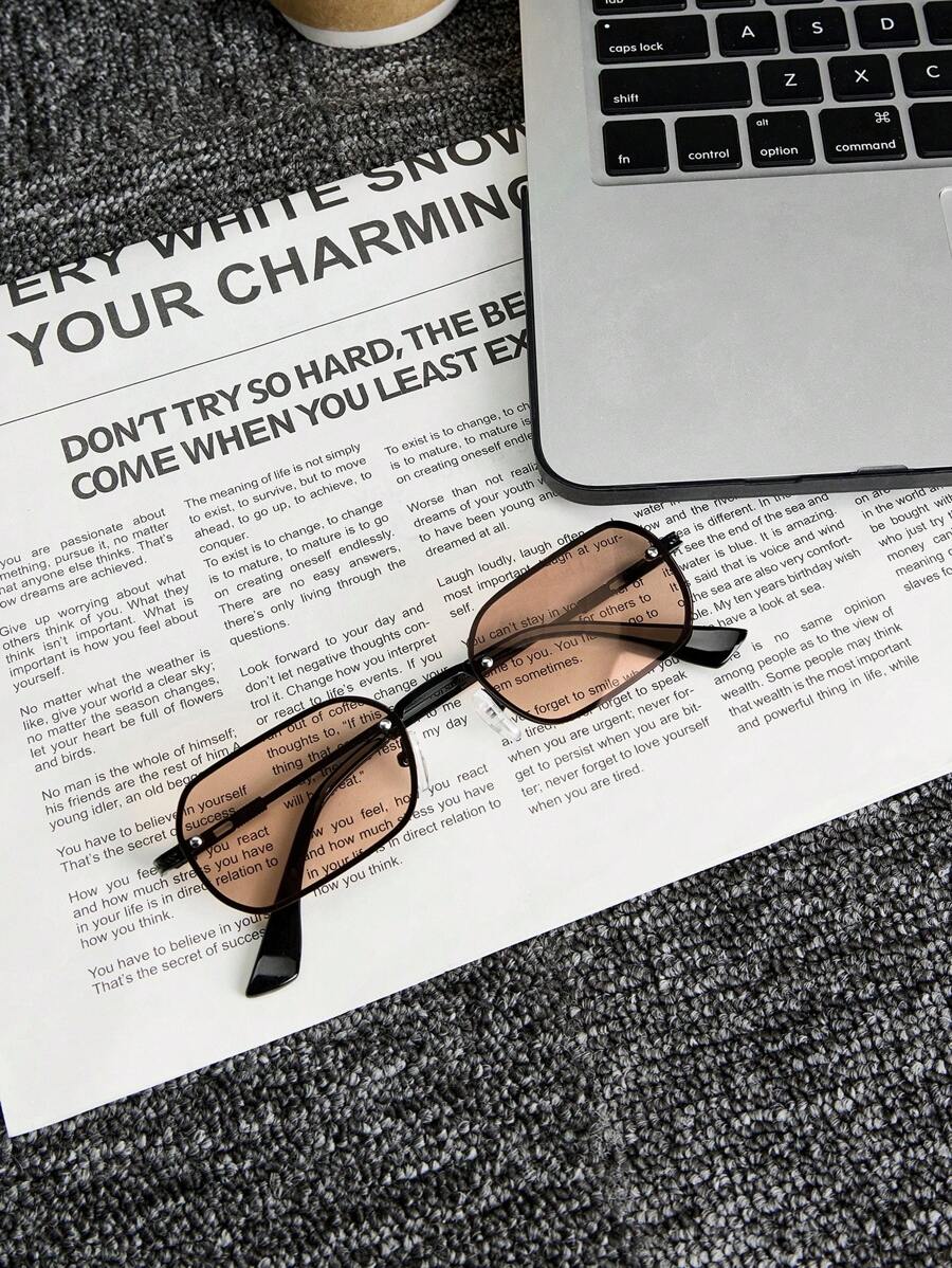 DareSee 1 Stück Herren Retro-Quadratische Brille mit schwarzem Rahmen, Karamell-Gläsern und Kupfer-Akzenten, passend für den Alltag, Fotografie, Urlaub, Reisen (inklusive Brillenetui, Reinigungstuch, Kordel), Musika-Festival, Y2K-Festival, Schulbeginn