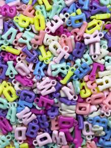 100 قطعة من حبات الأبجدية باللون الأكريليك الماكرون 15 مم لصناعة الإكسسوارات اليدوية كالمشابك والأساور والخواتم والمعلقات