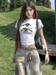 女士圆领短袖T恤，夏季新款眼睛图案字母印花，时尚修身露脐上衣 - 白色 - 查看 1