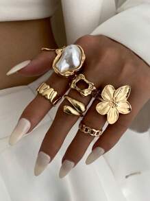 7 pièces/set Bagues rétro créatives en métal doré avec fleur et design de strass, bagues décorées de faux perles élégantes, bagues épaisses de style punk simple pouvant être portées seules ou empilées, convenant à la décoration quotidienne des femmes, assortiment de tenues, rendez-vous, fêtes, cadeaux de vacances